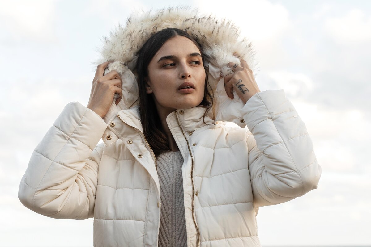     Как почистить пуховик без стирки: полезные лайфхаки, которые помогут убрать жирные пятна