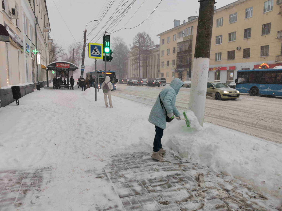 Ли снегопад. Ли Snowfall. 6 Апреля 2012 снег в Обнинске. Тает ли снег при 0 градусов.