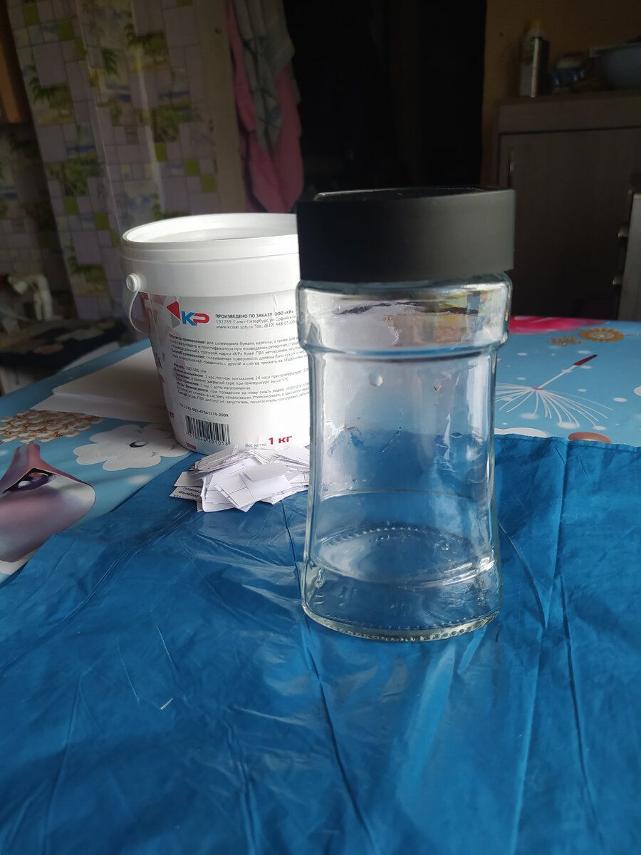 Банку я замочила в кипятке и наклейки с нее прекрасно сошли.