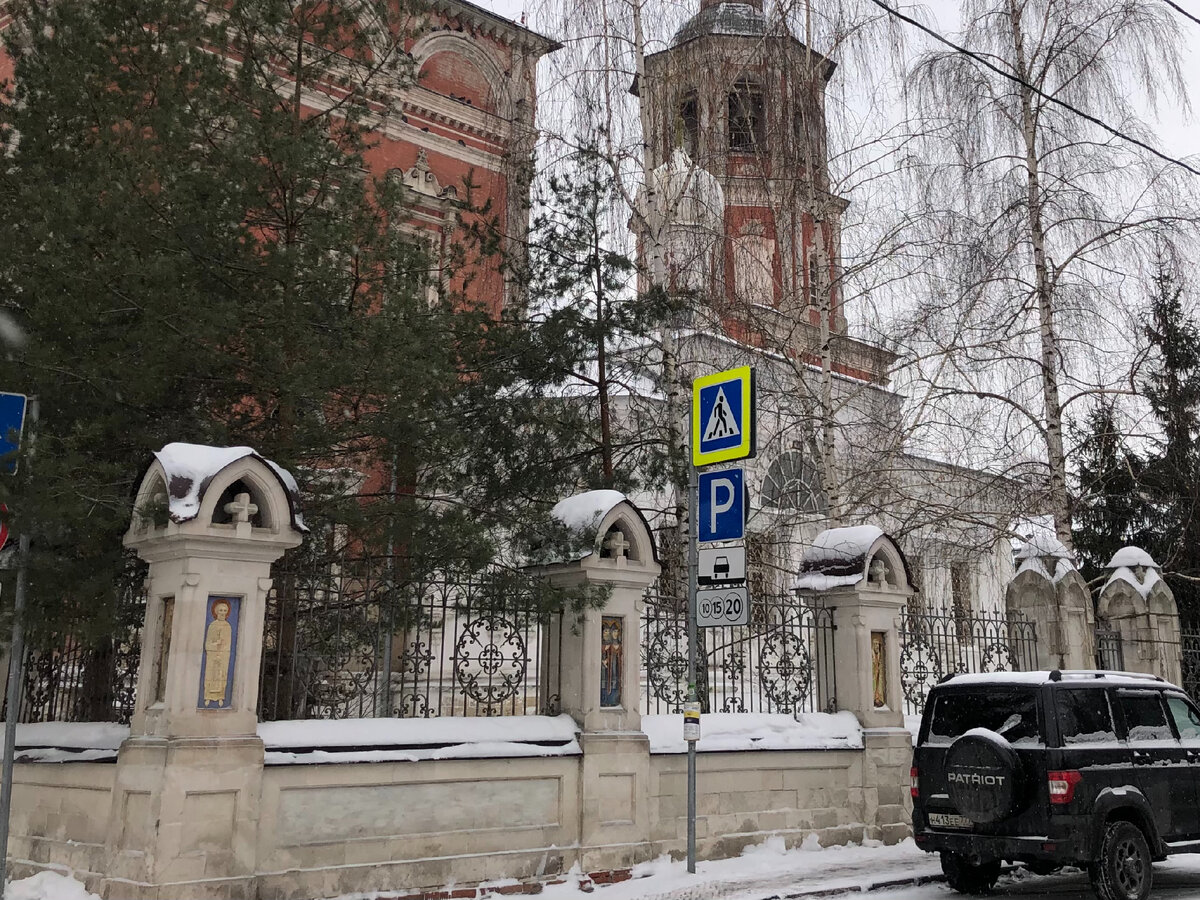 Храм на чистых прудах. Церковь архангела гавриила меншикова башня. Храм на чистых прудах. Храм феодора стратилата на чистых прудах. Церковь архангела гавриила в москве.