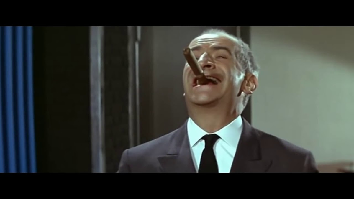 Кадр из фильма "Фантомас разбушевался" взят для иллюстрации из Яндекс Картинки.  