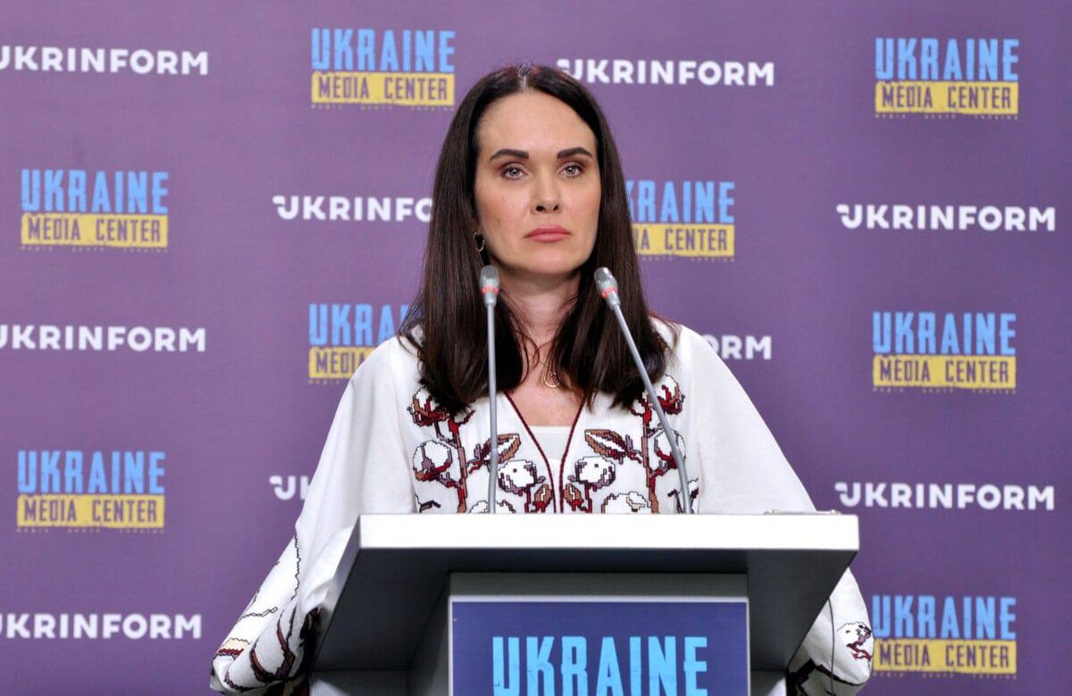 "Полтинника" еще нет, но уже выглядит ровесницей Ротару. Яндекс. Картинки.