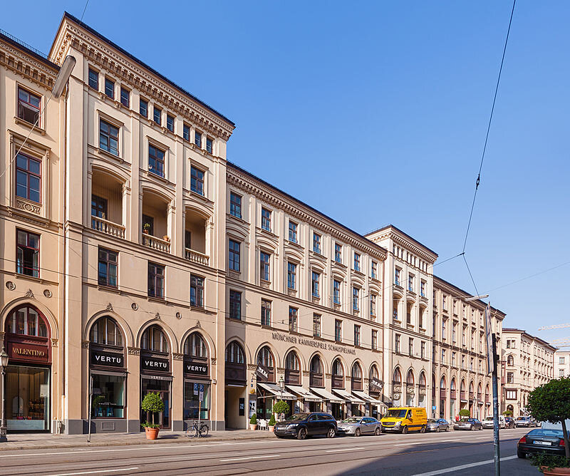 Maximilanstr. - чем вам Мюнхене не "юг"?:) Фото: wikipedia