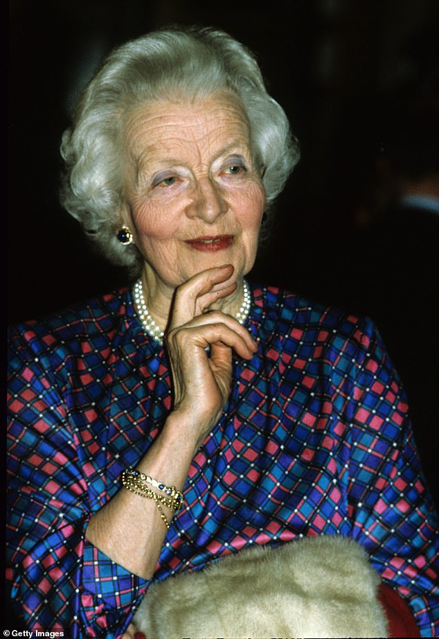 Леди Рут Фермой была талантливой пианисткой, учившейся у великих людей, но сегодня она известна как бабушка принцессы Дианы и доверенное лицо королевы-матери. Биограф Энтони Холден назвал ее «ужасной».