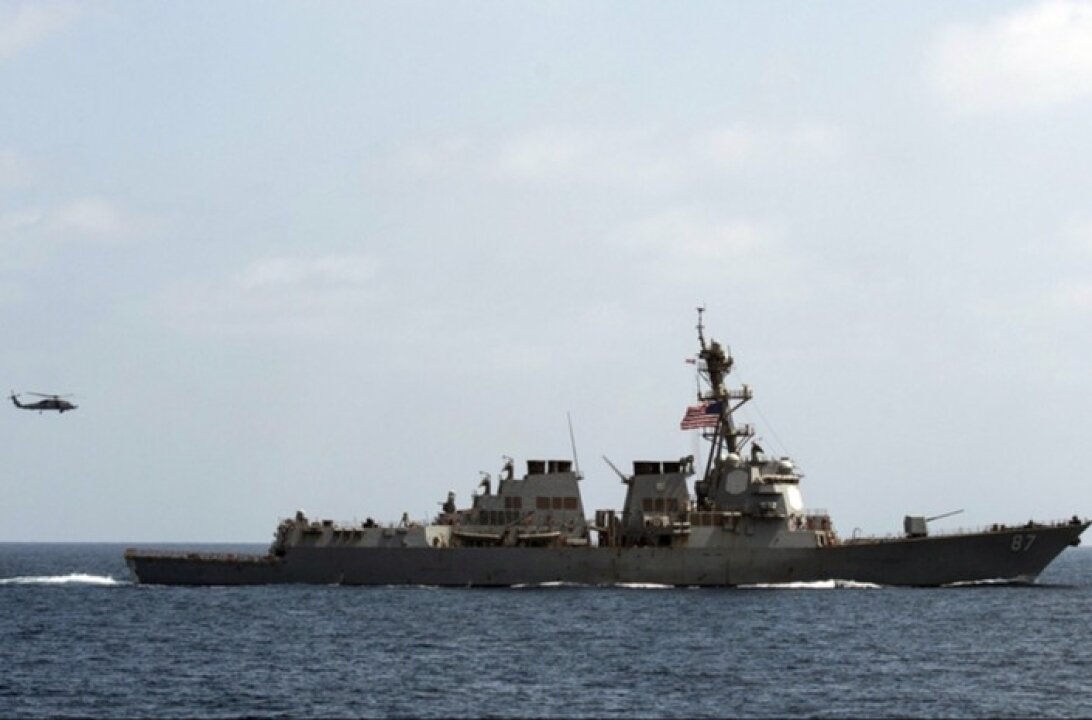    В Аравийском море двумя баллистическими ракетами атаковали эсминец ВМС США