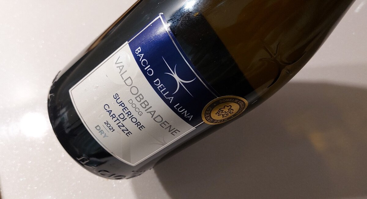Игристое вино Bacio Della Luna / Prosecco / Просекко / Valdobbiadene / DOCG / Superiore di Cartizze / DRY / Венето / Италия / 2021. Источник фото — блог Дзен «Wine Hunter»