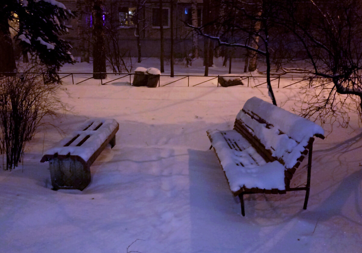 НА ФОТО НЕ СОВСЕМ ПОНЯТНО. НА САМОМ ДЕЛЕ СНЕГА РЕАЛЬНО НАМЕЛО ОЧЕНЬ И ОЧЕНЬ МНОГО. ❄❄❄