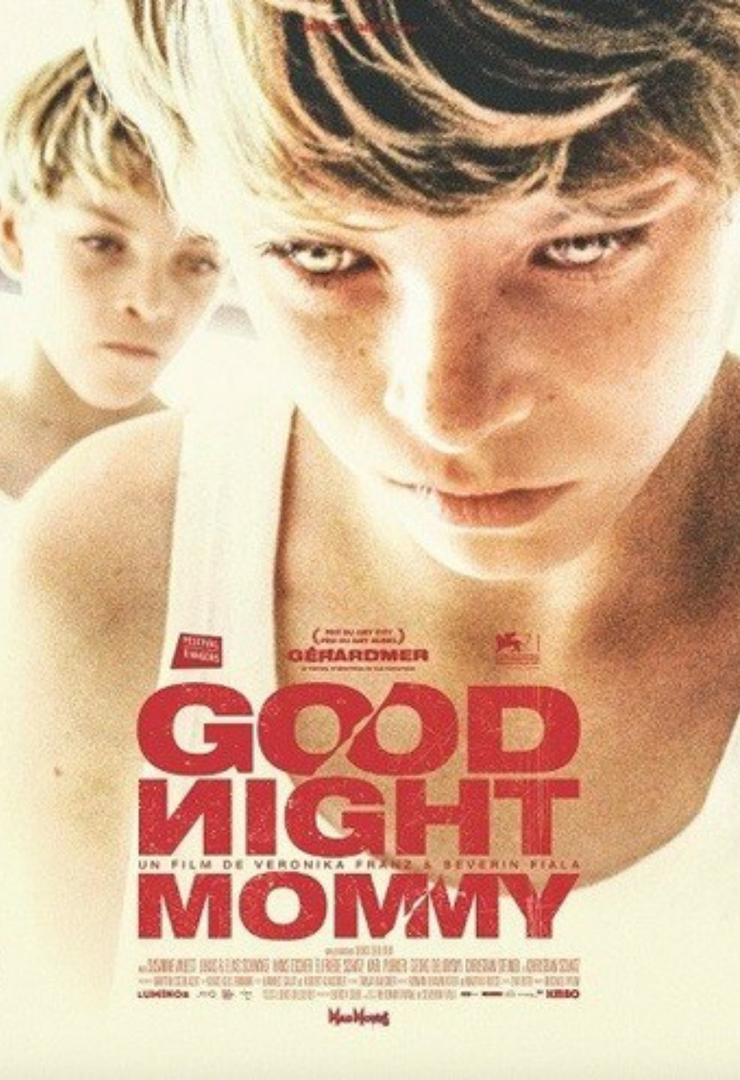 Дом на окраине кукурузного поля. 10-летние близнецы дожидаются возвращения матери из больницы после пластической операции. 