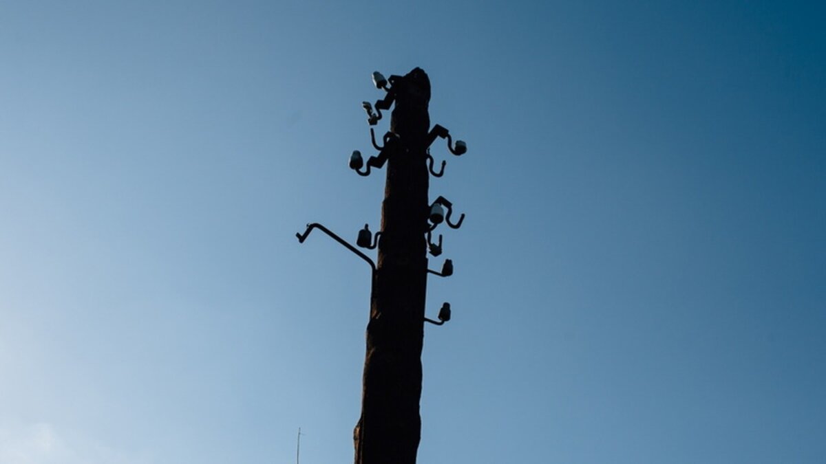     Плохая погода стала причиной еще одного ДТП во Владивостоке. На этот раз Mazda врезалась в столб.