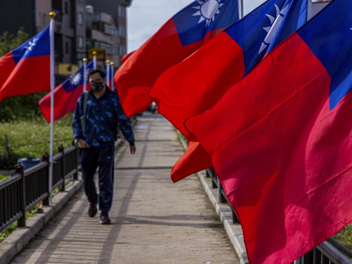    Мужчина на острове Нанган в Тайване© AFP 2023 / ANNABELLE CHIH