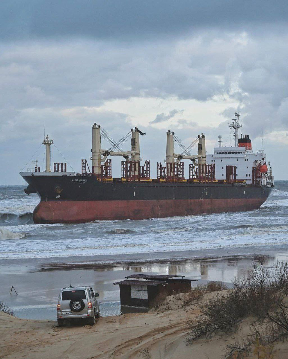 Сегодня в выпуске:   — Как просто ливнуть акции на 35%, потратив 1,5к рублей  — Что с золотом?  — Дипломатия двужопой страны  — Наша с вами нефтепереработка Доброе утро, всем привет!-10