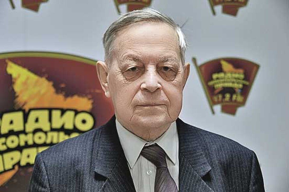    Юрий Емельянов.