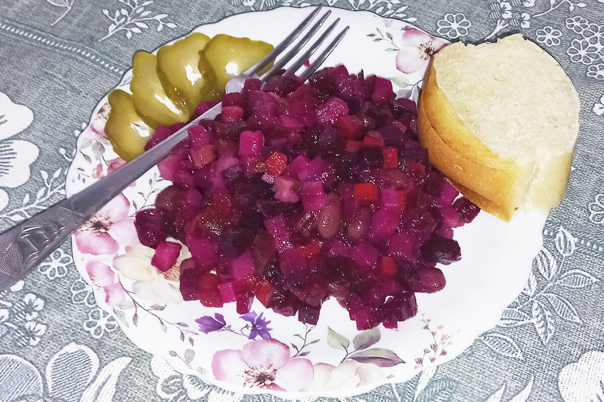    Салат даже не успел достоять до следующего дняЛичный архив