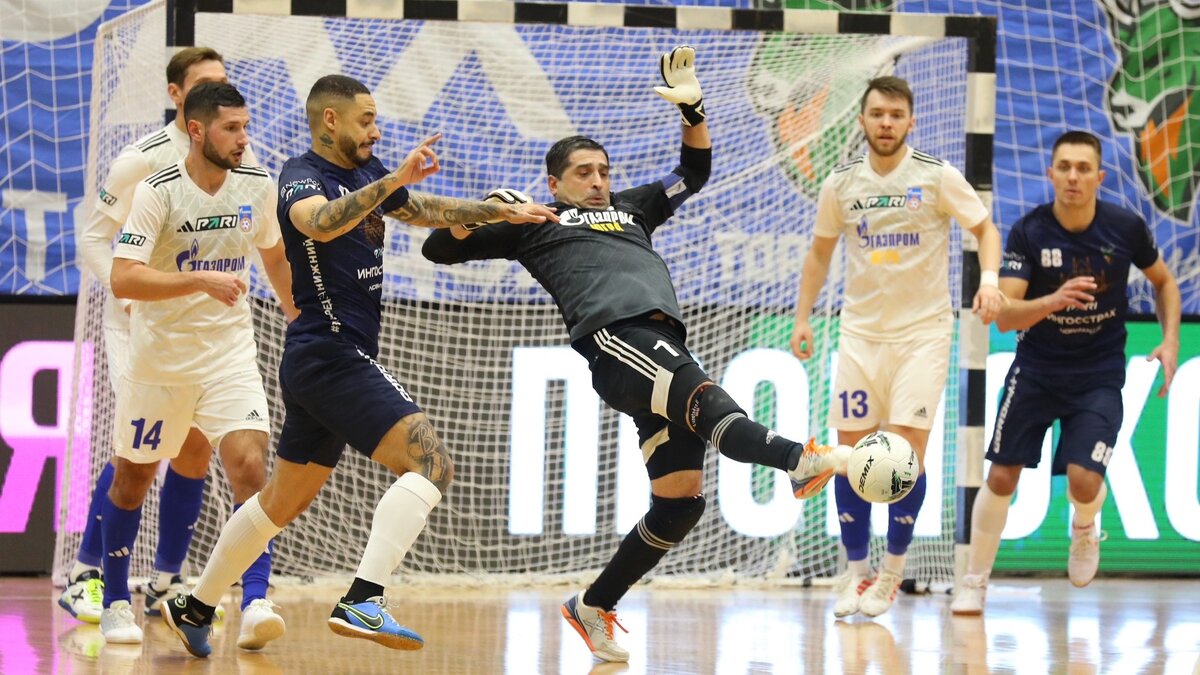    Вратарь «Газпром-Югры» забил супергол