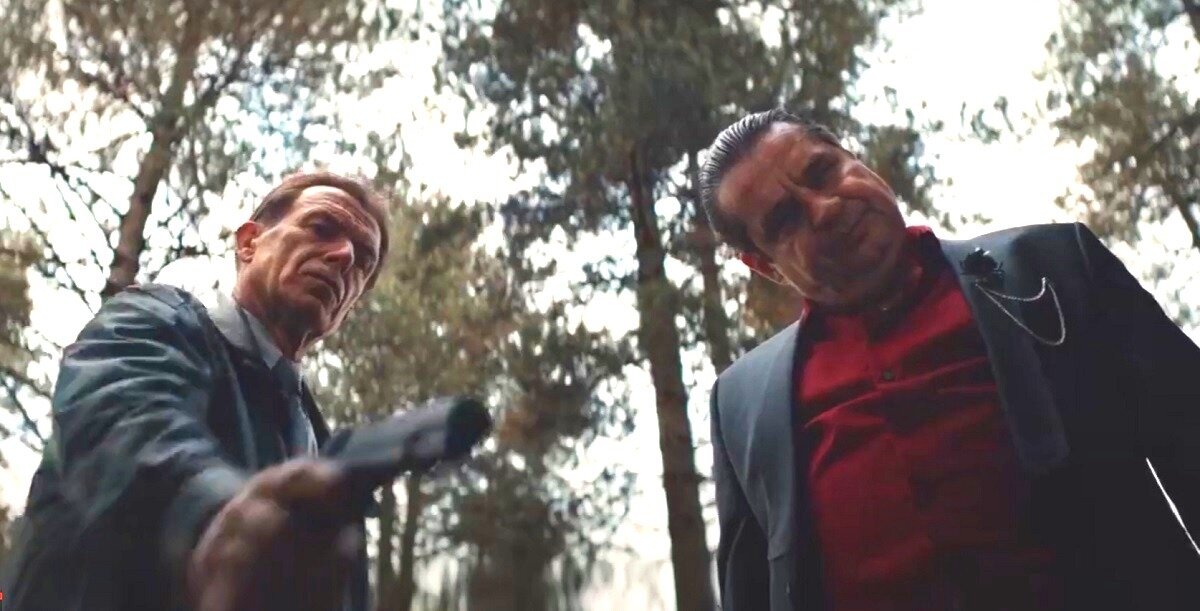 Да засунутым в багажник оператором в гангстерских фильмах уже давно никого не удивить. А вот если бы его запихали в бардачок, это и впрямь было бы что-то новенькое. 