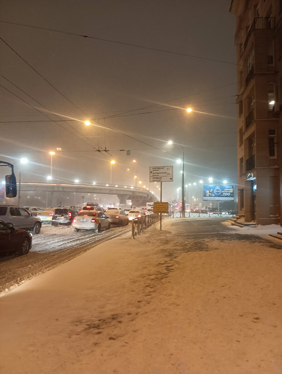 Улица Ивановская в сторону Народной, вчера вечером. 