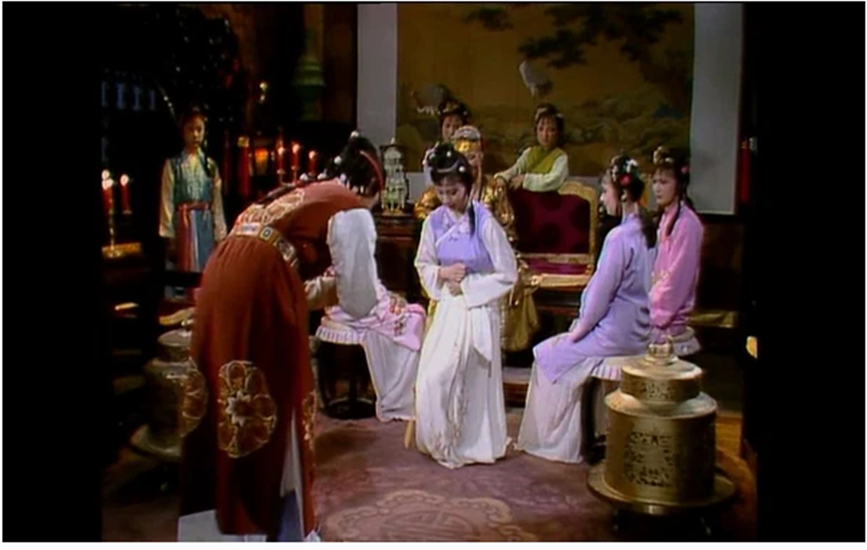Поклон людей одного возраста и статуса. Кадр из телесериала «Сон в красном тереме». Источник изображения: kknews.cc