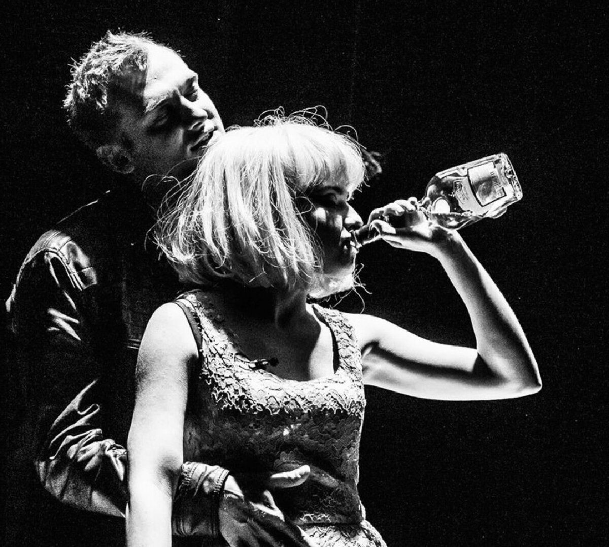 Я в спектакле «Скользящая Люче». Помню как долго убеждал режиссёра заменить матную фразу. Убедил, доказал и заменили