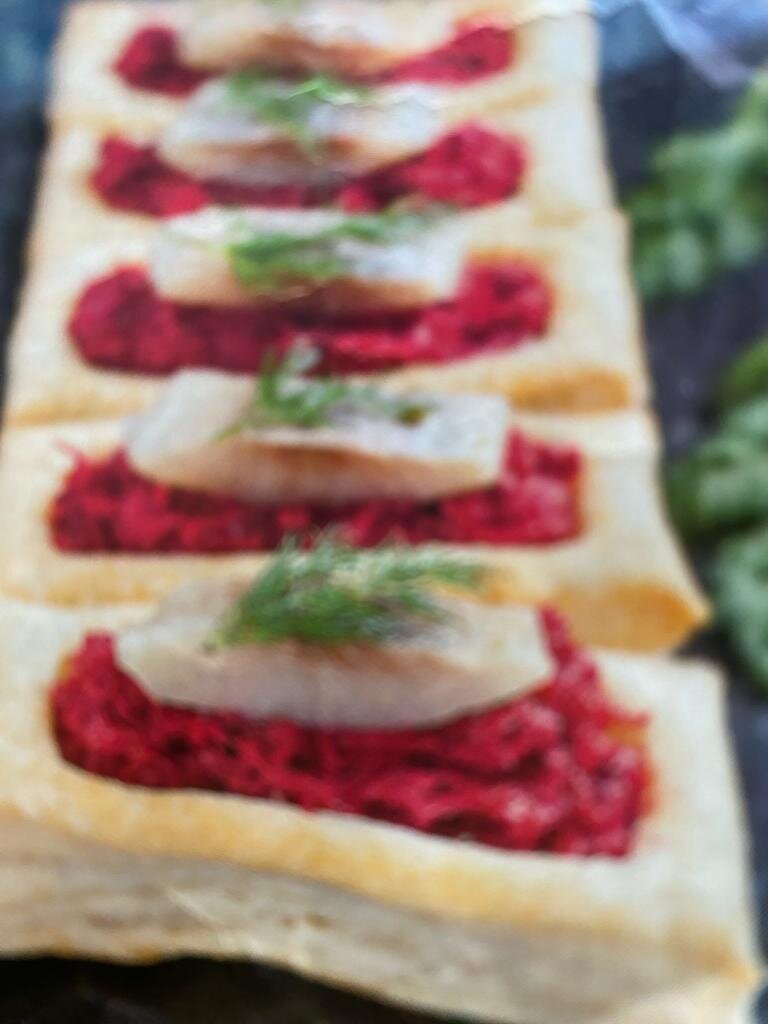 Они очень красиво смотрятся на столе.