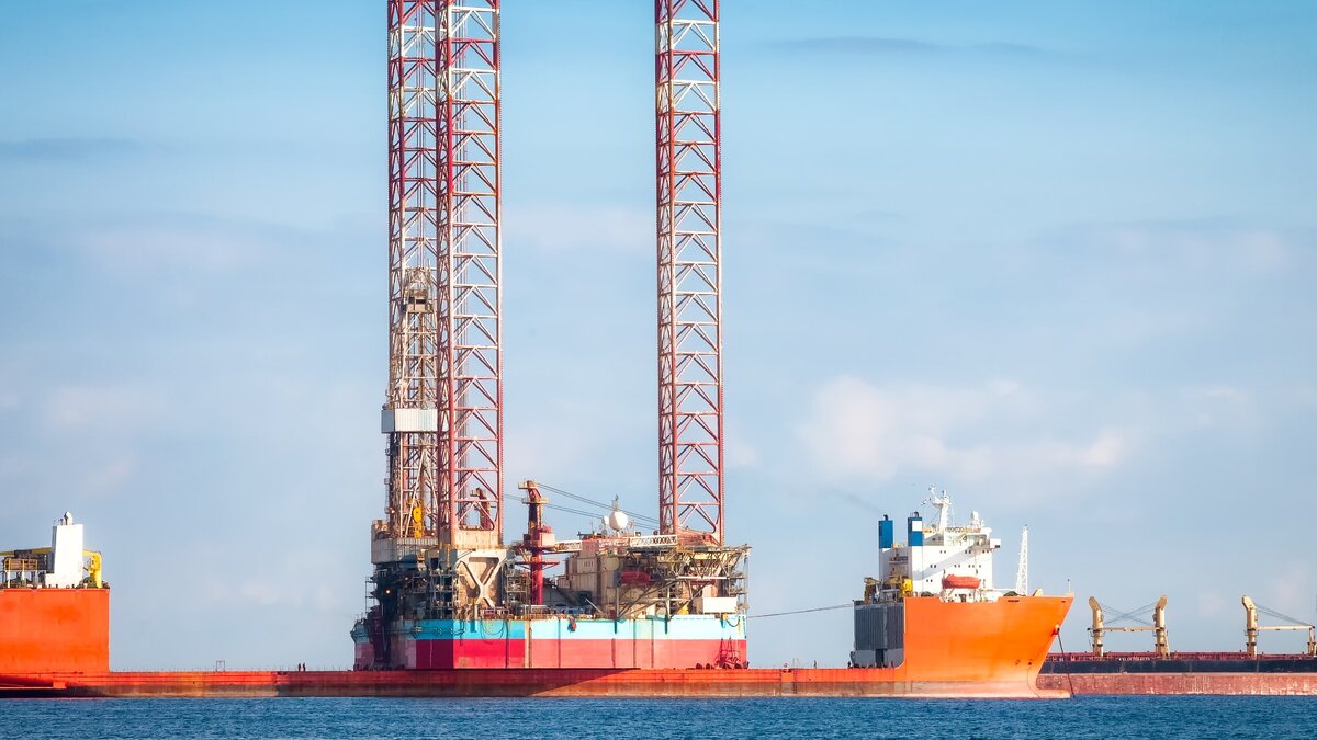 *Погружной резервуар для нефти