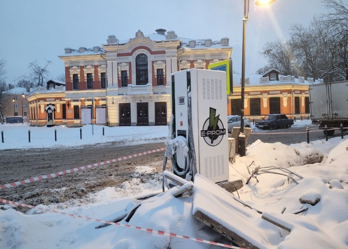    Зарядную станцию для электромобилей устанавливают на улице Пушкина в Пскове