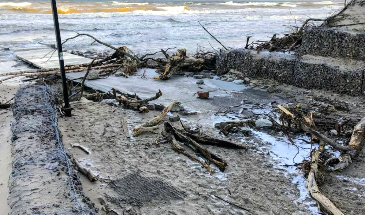 Выплаты в крыму после урагана форум. Алушта ураган. Ураган в симферополе. Выплаты в крыму после урагана форум. Алуште село приветное после шторма.