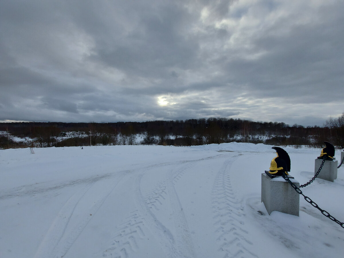 У нас уже зима. Настроение - размышлять под пледом о смысле бытия)))