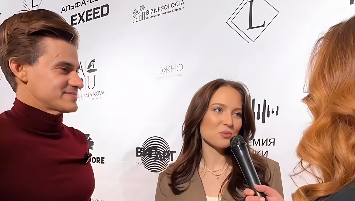     Артист татаро-башкирской эстрады Ришат Тухватуллин рассказал о своей реакции на фотографии беременной жены в соцсетях. Его супруга Алия объявила о беременности снимком в костюме с оголенным животом. Мнением певец поделился с блогером Миляушой Шайхлисламовой.