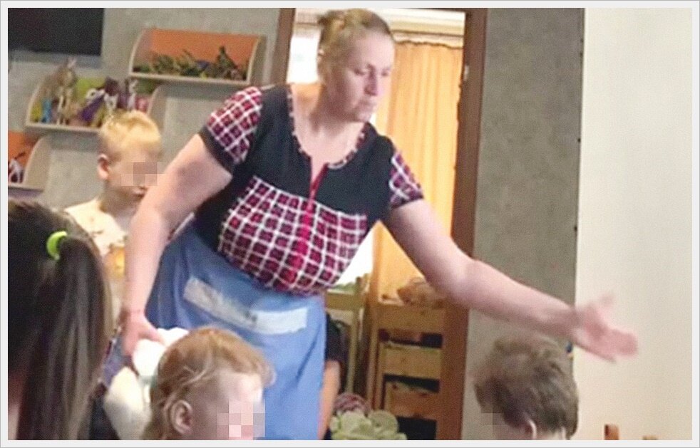 А это случай в частном детском саду, в котором воспитательница частенько поколачивала детей. Вполне вероятно, что родных детей она наказывала еще изощренней