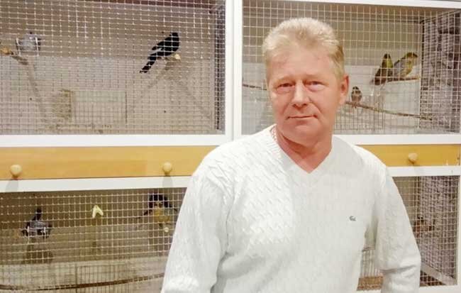 Юрий Новосёлов в своём птичьем «царстве»