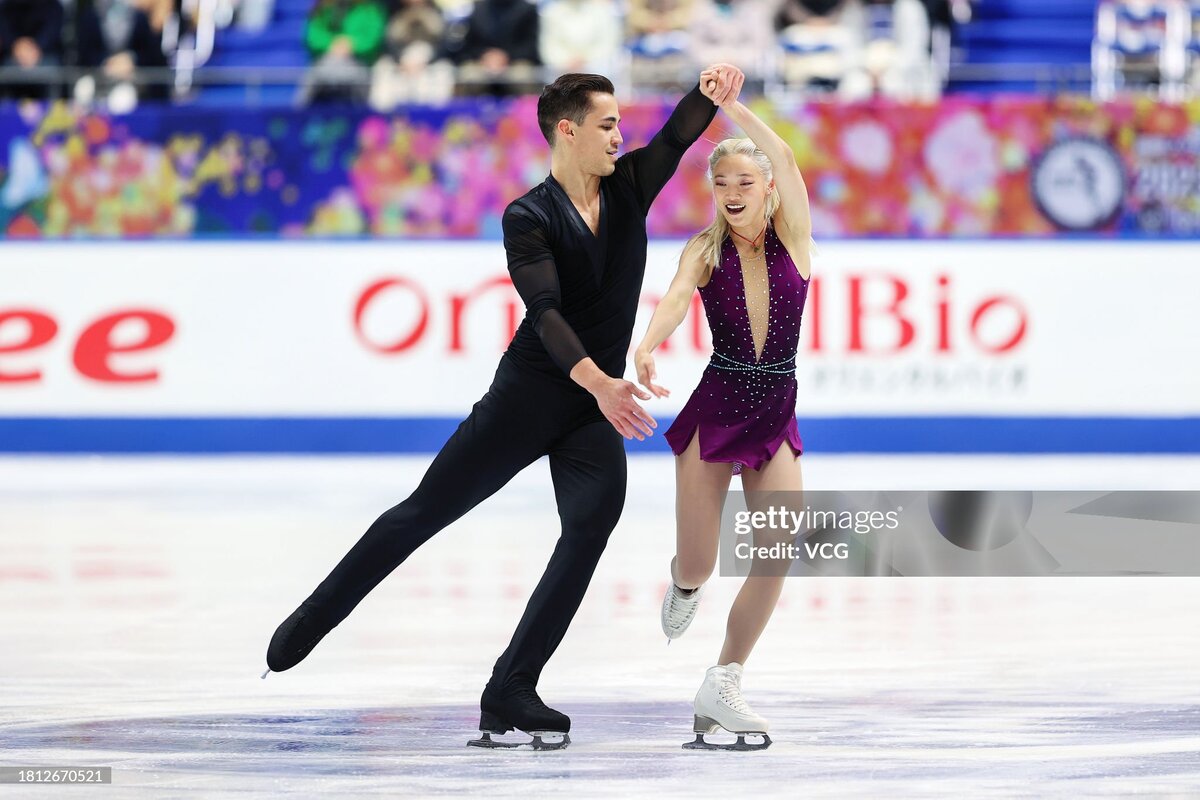 Лично меня очень зацепила вот эта пара из США — Челси Лю и Балас Наги, прежде всего, конечно же, своим шикарным американским коньком и статностью. Как же красиво, когда партнерша — не пигалица, которая дяде в пупок дышит (таких предостаточно), а стройная береза. Совсем другое впечатление начинаешь получать от программ.