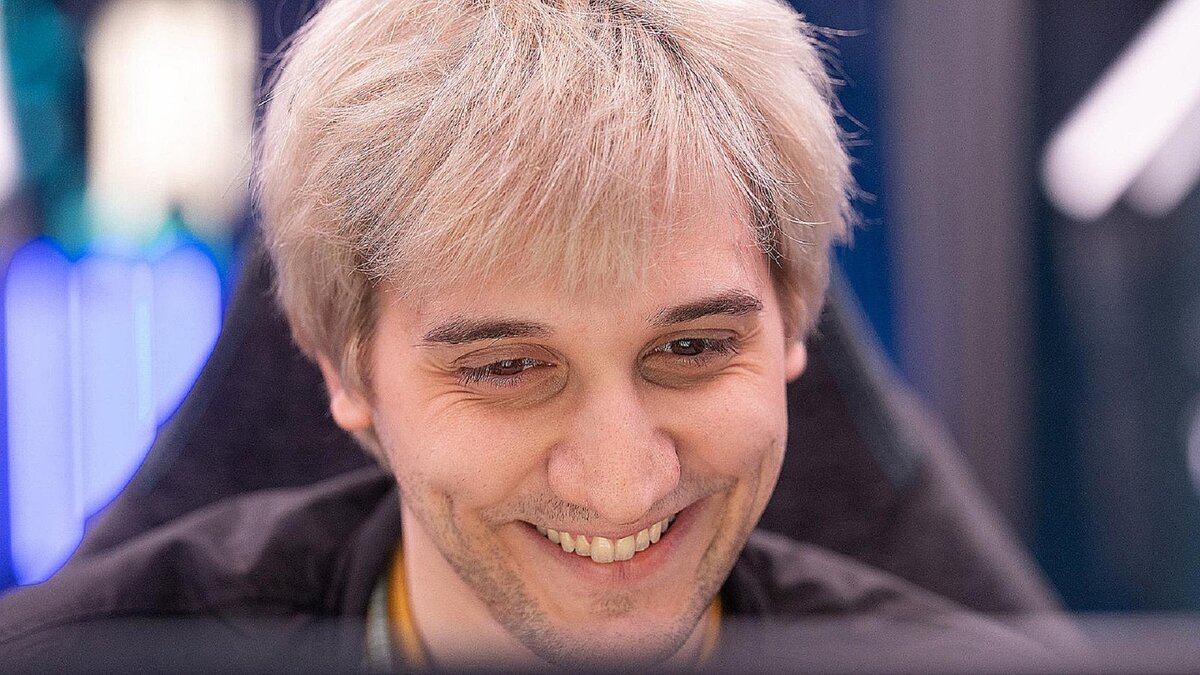     Артур Arteezy Бабаев