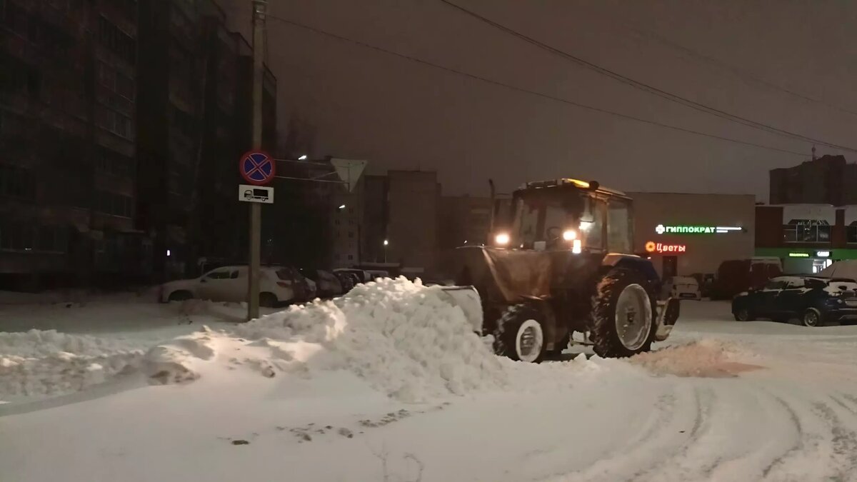    В городе наблюдается сложная ситуация: дорожники трудятся днем и ночью, сообщила в соцсетях мэр карельской столицы Инна Колыхматова.