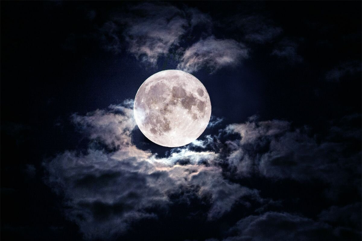 Луна. Ночная Луна. Полнолуние. Луна в облаках.