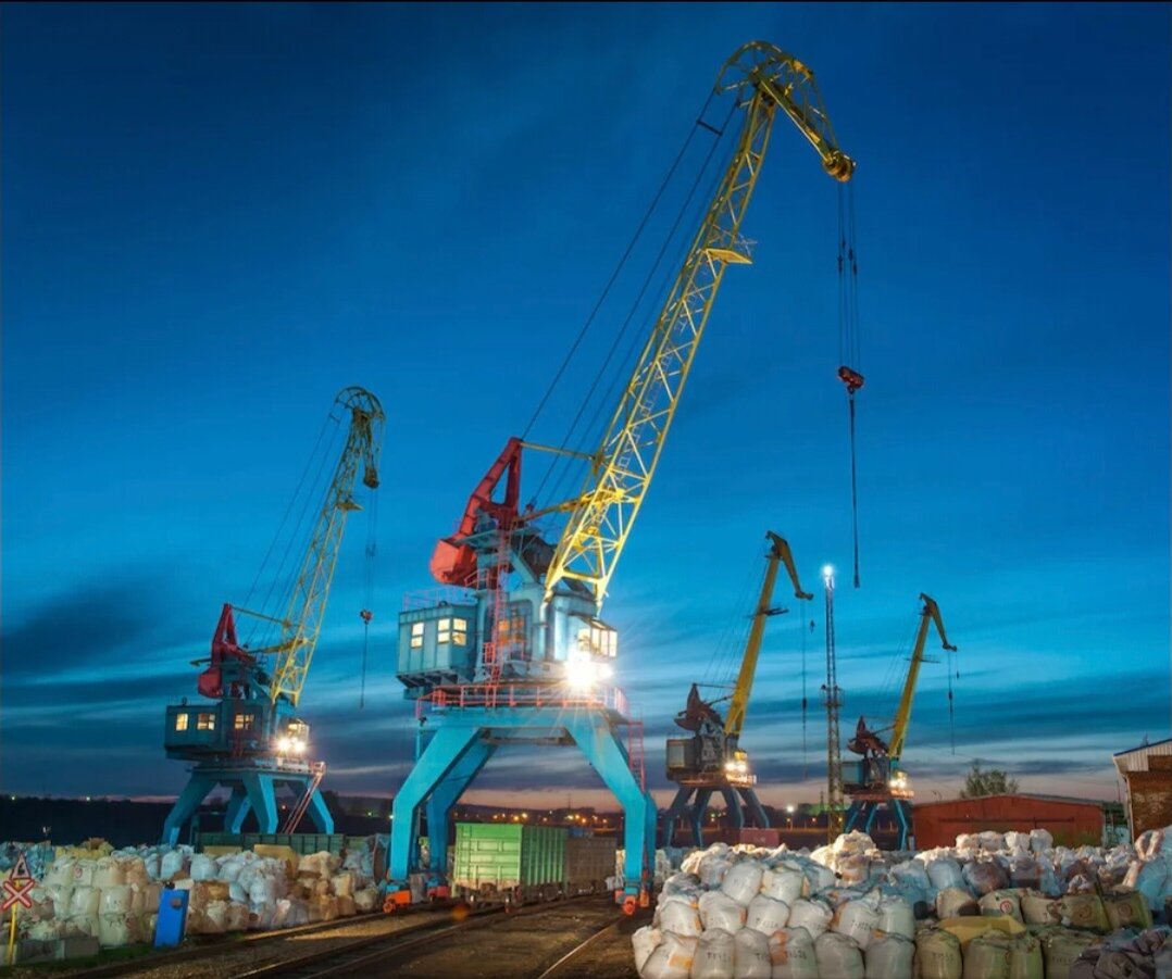 установка портальных кранов. портальный кран кпм 20/10. портальные краны альбатрос кировец ганц. установка портальных кранов. портальный кран альбатрос нмтп.