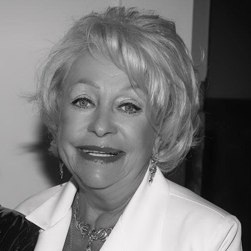     Вдову Караченцова Людмилу Поргину экстренно прооперировали