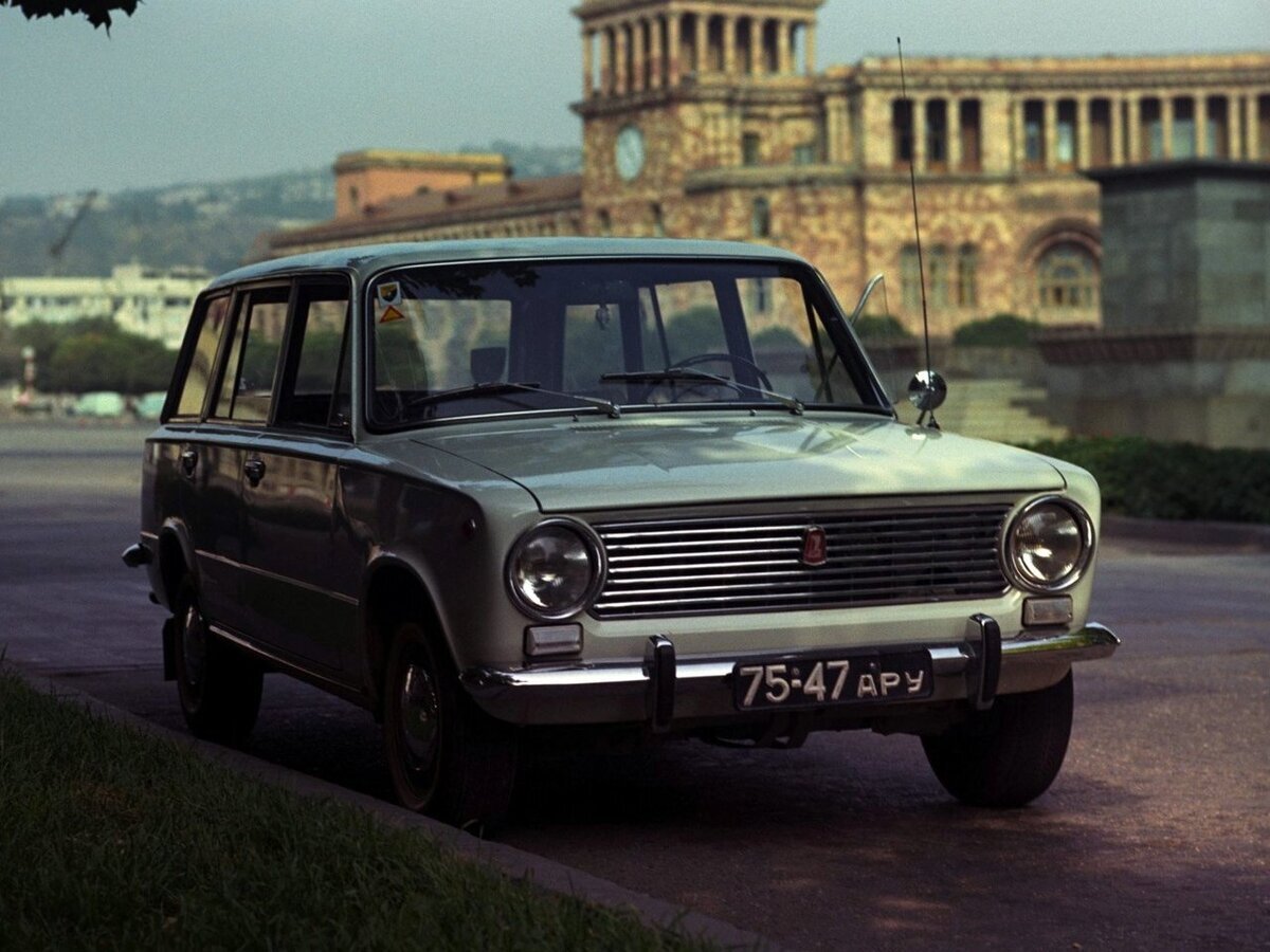 Автомобиль рус. Lada 2102. Lada 2102 универсал. ВАЗ 2101 И 2102. ВАЗ 2102 1971.