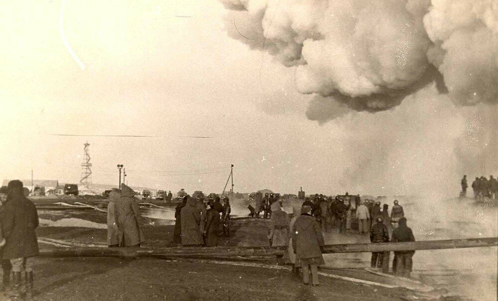 Подготовка к тушению нефтегазового фонтана у села Киндяковка, 1955 год