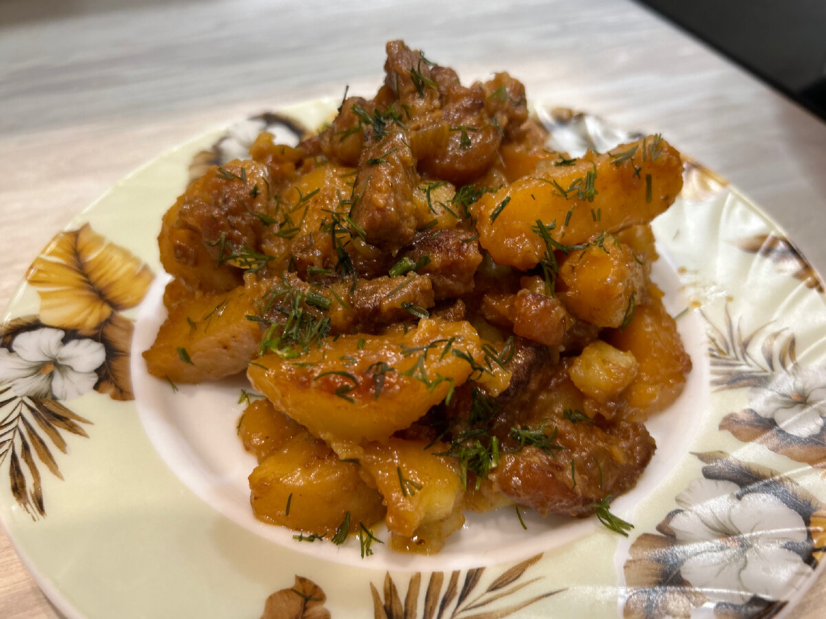 Фото автора. Тот самый вкуснейший и <<не правильный>> ужин моей семьи из обычной картошки, хоть каждый день готовь: особенно обожают нежданные гости