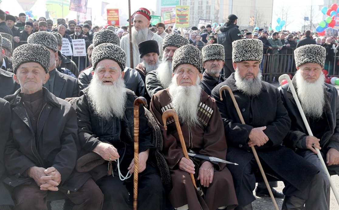 Скорбь и праздник в (пост)колониальном контексте. Этнографические заметки. Грозный 8, 9 и 10 мая