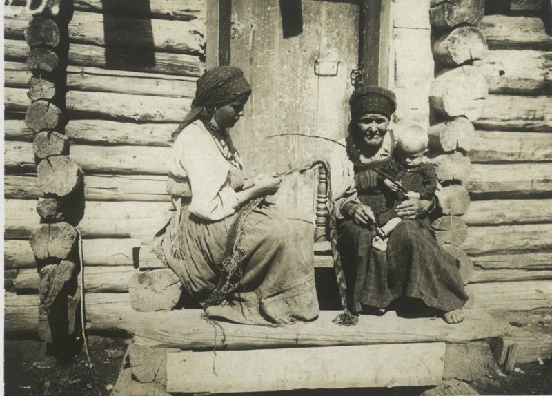 Плетение пояса на швейке, 1927 год. Старообрядцы-каменщики Алтая.