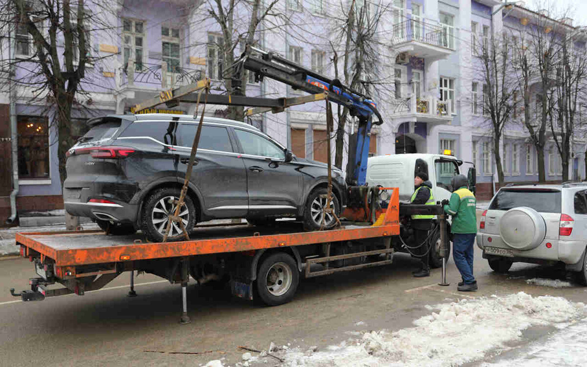 Эвакуация автомобиля. Эвакуация авто на трассе. Эвакуация авто инвалид. Магнитогорск эвакуация автомобилей.