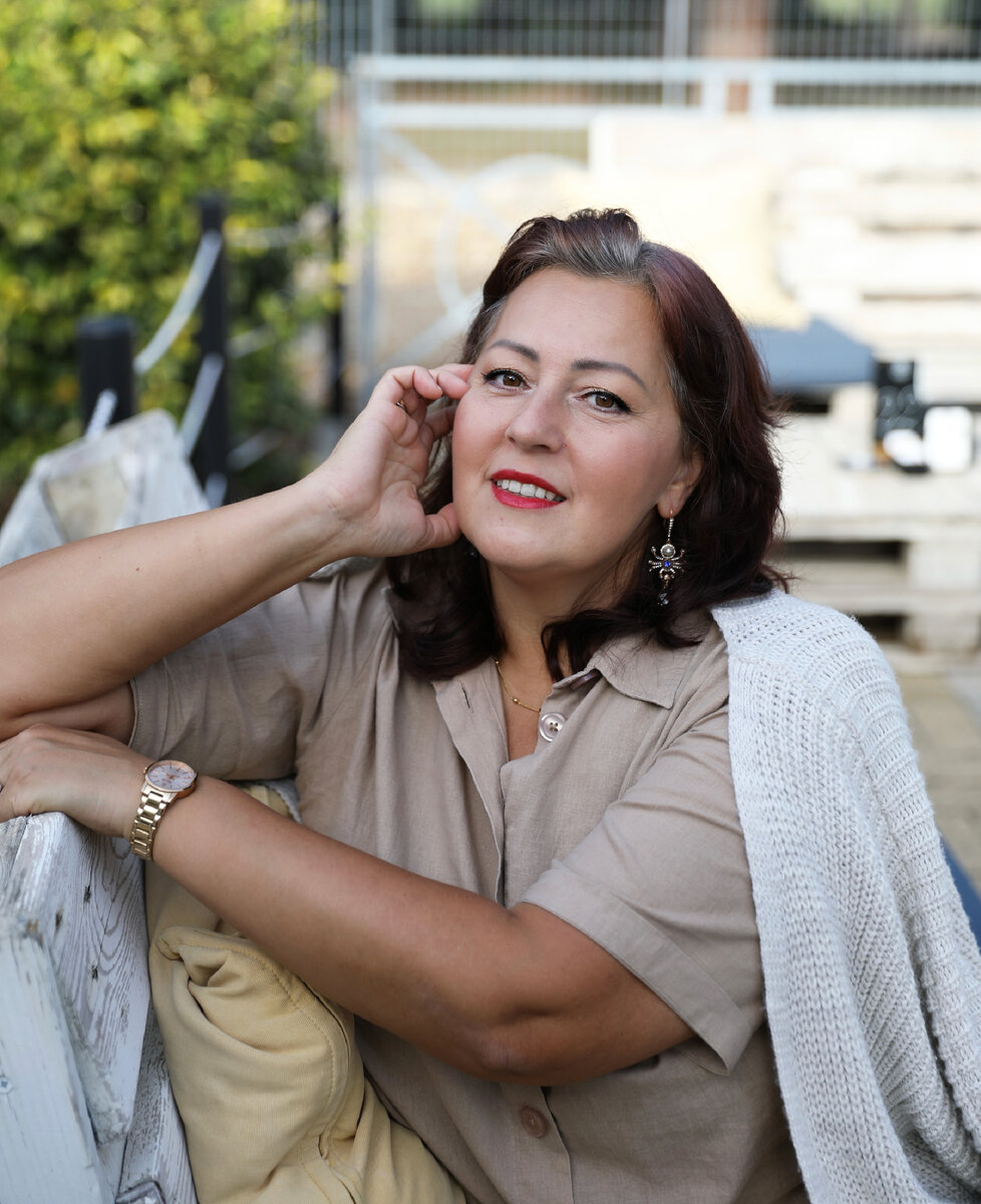 Не сделала это до эмиграции и пожалела. Дела бумажные, даже не представляете, сколько времени и денег на это уходит