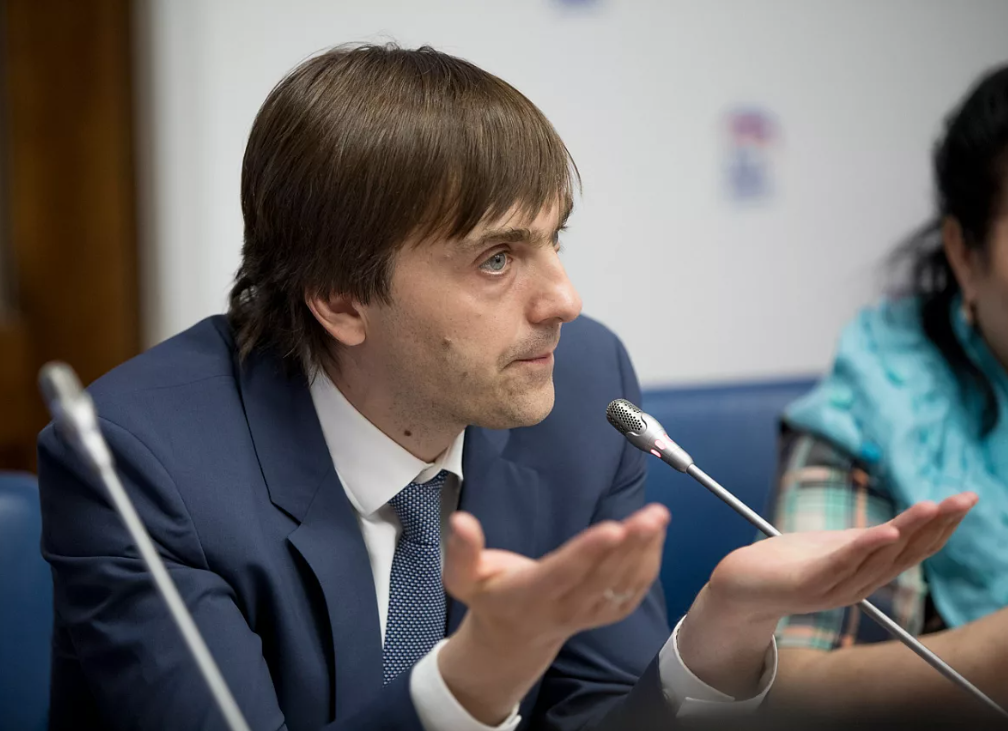 Министр просвещения Кравцов. Вот только российский ли министр....?