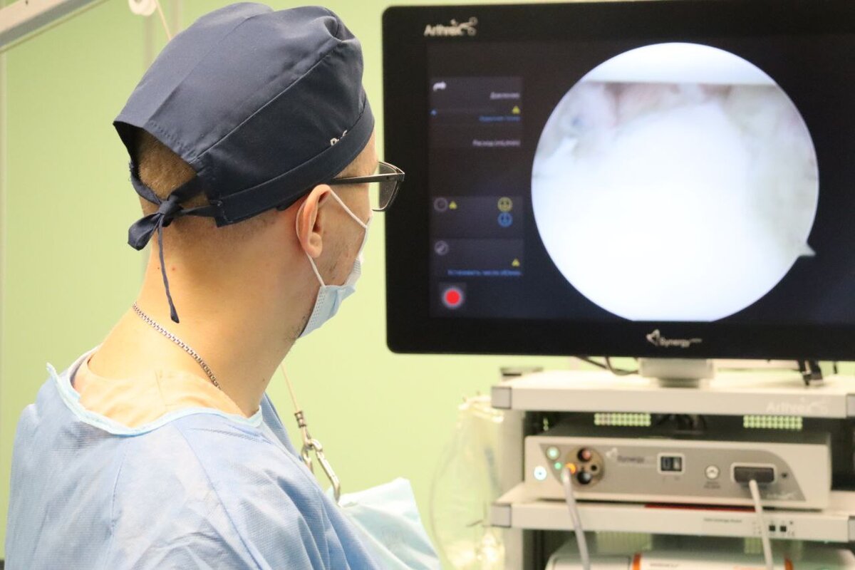 Артроскопия даёт хирургам полную визуализацию сустава для выявления дополнительных повреждений с последующим их устранением