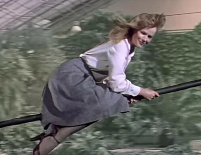 Кадр из советской новогодней комедии «Чародеи»