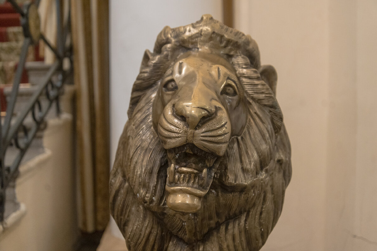 Оформление парадной лестницы