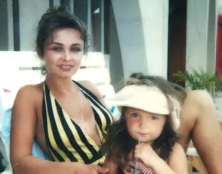 Елена Маликова в молодости с дочкой Олей