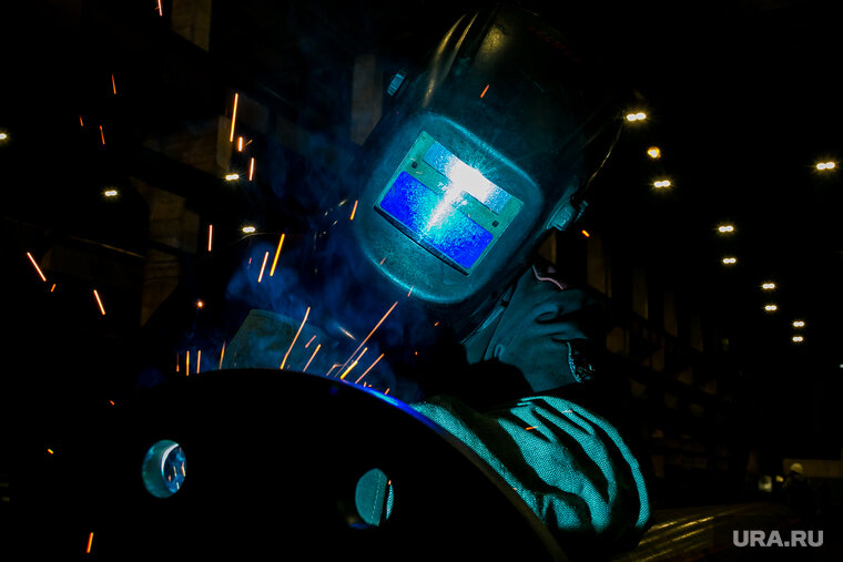    Предприятиям не хватает сварщиков, слесарей, токарей и других специалистов