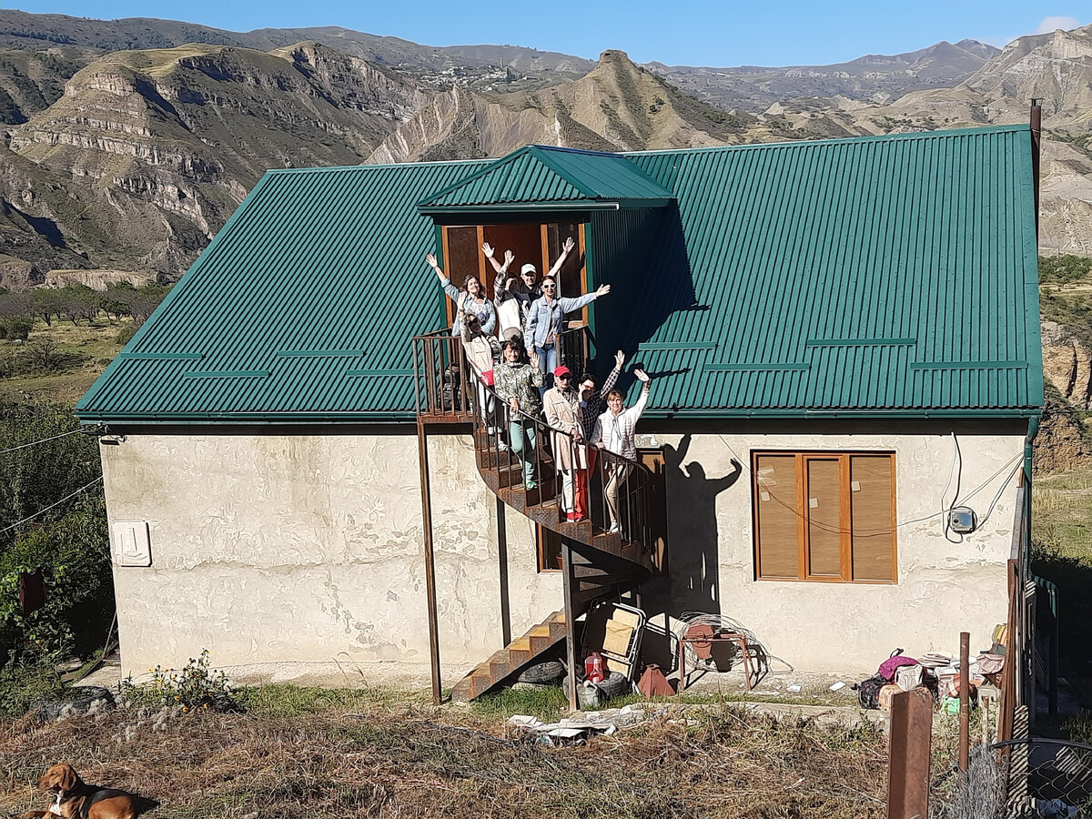 Наш дом в Коммуне обошелся на двоих в 1000 руб. в сутки. Листайте дальше!